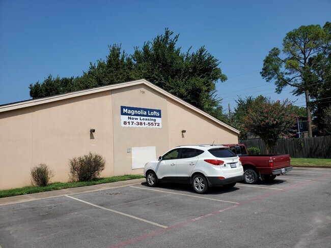 Primary Photo - 708 Magnolia St