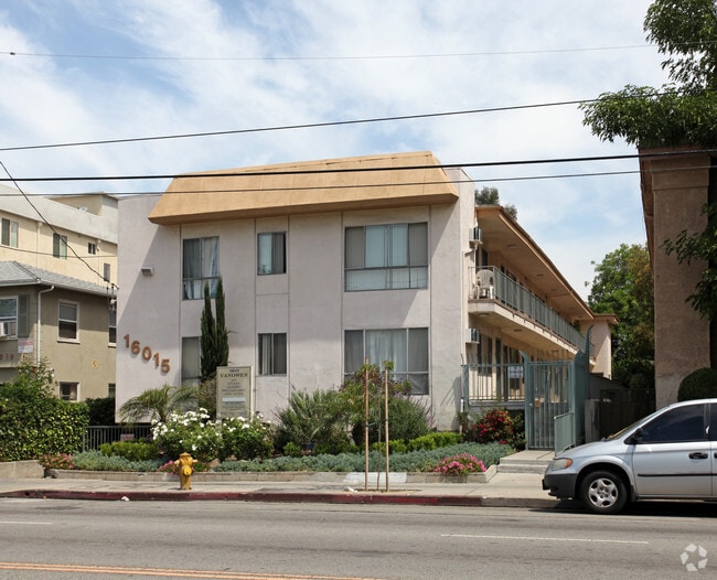 Building Photo - 16015 Vanowen St