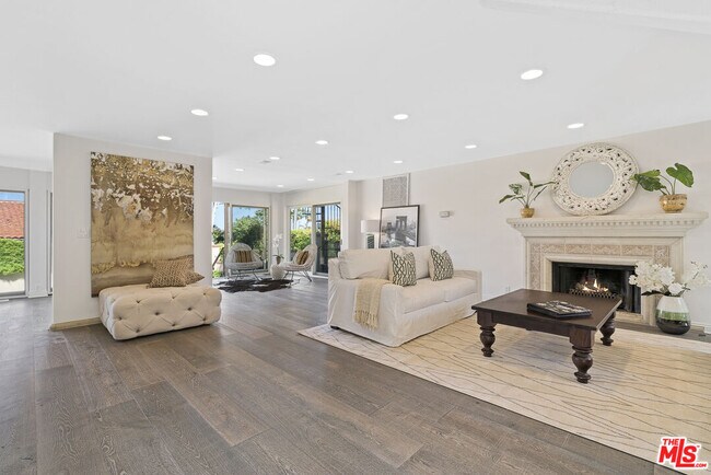 Building Photo - 7036 Grasswood Ave