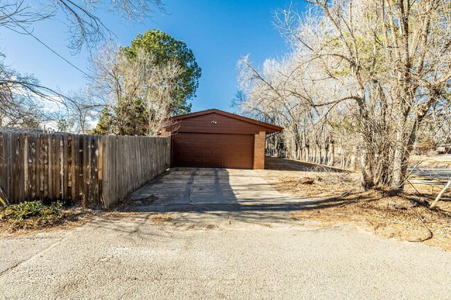 Building Photo - Great 3 Bed 3 Bath Hilltop Home for rent.