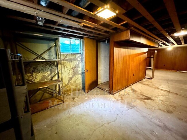 Building Photo - 5431 Outlook St