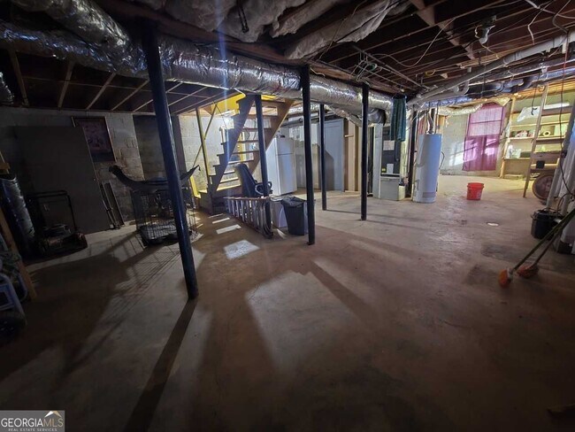 Building Photo - 707 Melrose Dr