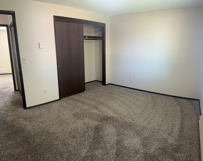 Building Photo - 1352