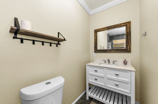Building Photo - Charming 3 bedroom 2 bath in North Clearwa...