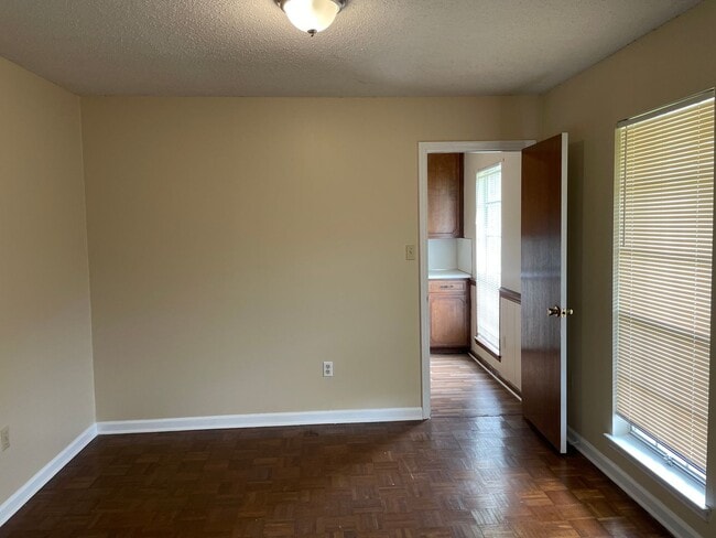 Building Photo - 242 Adler Dr