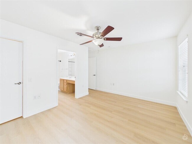 Building Photo - 6824 Walkup Ln