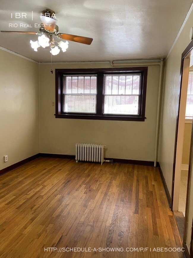 Building Photo - Vintage apartment located in Capitol Hill!