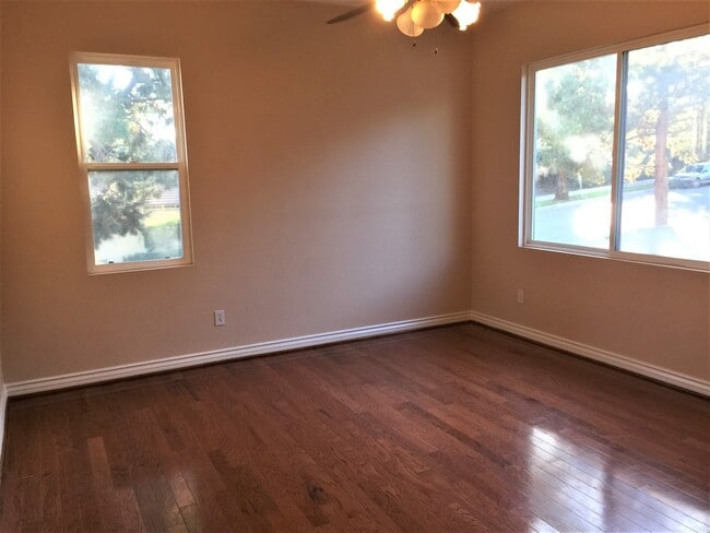 Building Photo - Gorgeous large single family home in Eastlake!