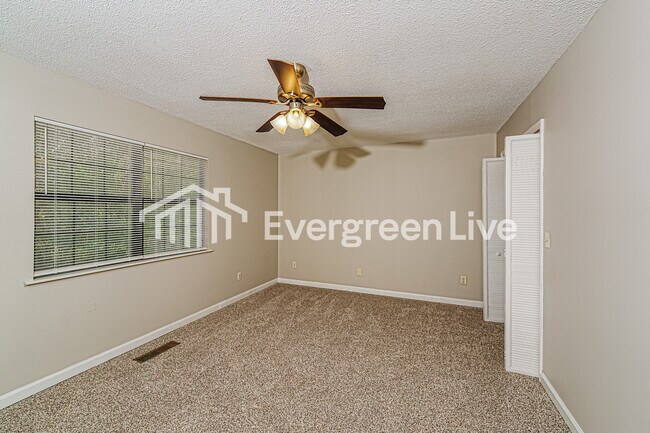 Building Photo - 990 Stowe St