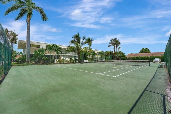 Building Photo - 3040 NE 16th Ave