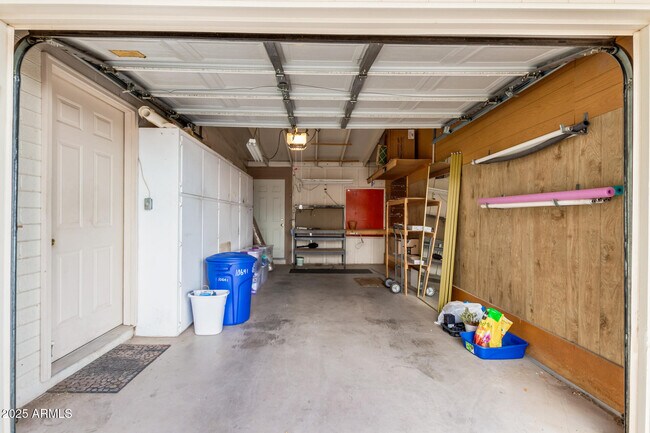 Building Photo - 10641 W Oakmont Dr