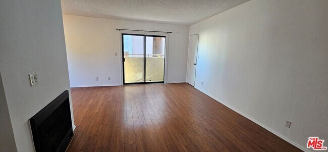 Building Photo - 2349 S Bentley Ave