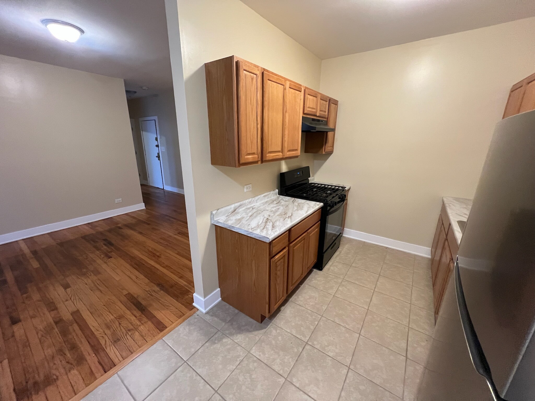 Building Photo - 7506 S Vernon Ave