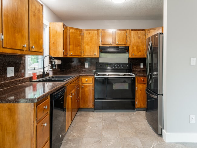 Building Photo - 3 Southwicke Ct