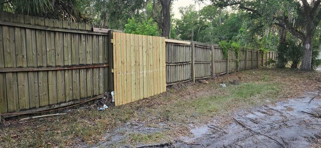 Building Photo - 6221 Woodhaven Dr