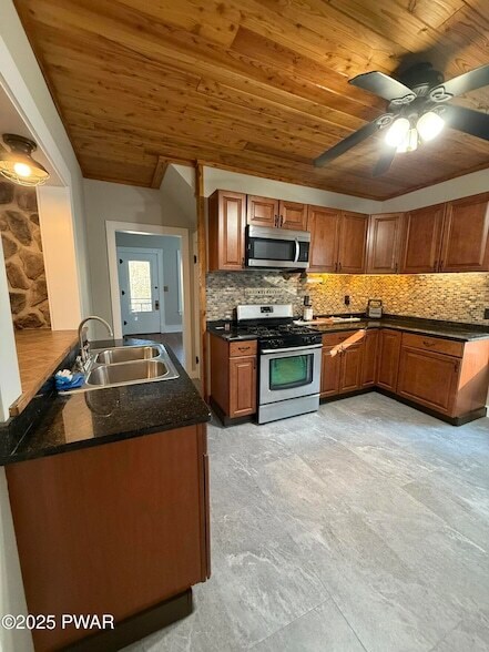 Building Photo - 341 Broad St