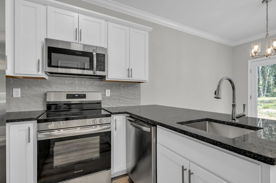 Building Photo - 102 Hogan Hts Dr