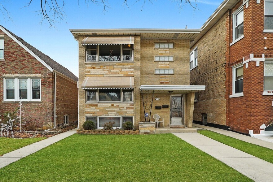 Building Photo - 6022 S Komensky Ave