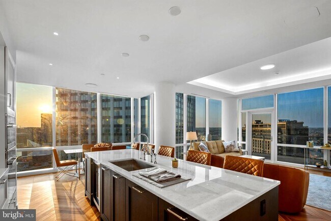 Building Photo - 300 International Drive