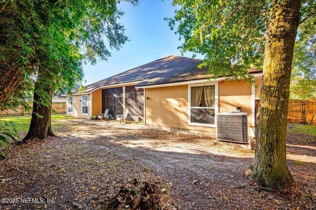 Building Photo - 86198 Meadowwood Dr
