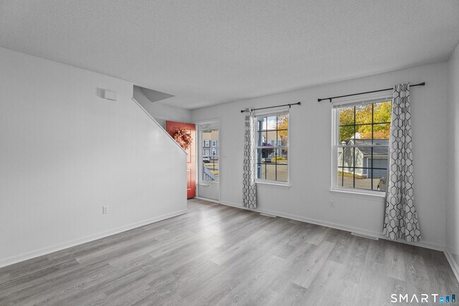 Building Photo - 213 Oakland St