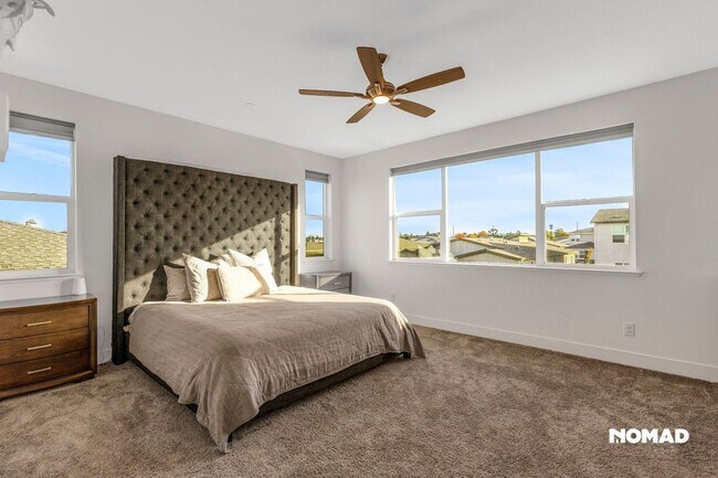 Building Photo - Dive into a Stunning Home in Roseville with Heated Pool - Available Jan 2026!