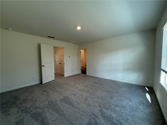 Building Photo - 2560 Coventry St SW