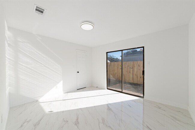 Building Photo - 2707 Ashford Trail Dr