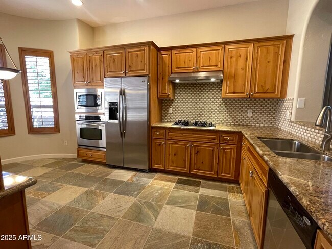 Building Photo - 12035 W Red Hawk Dr