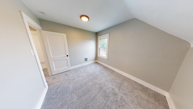 Building Photo - Old Brooklyn Area - 3 Bedroom Single Famil...