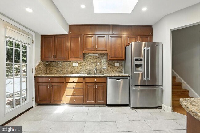 Building Photo - 9104 Hamilton Dr