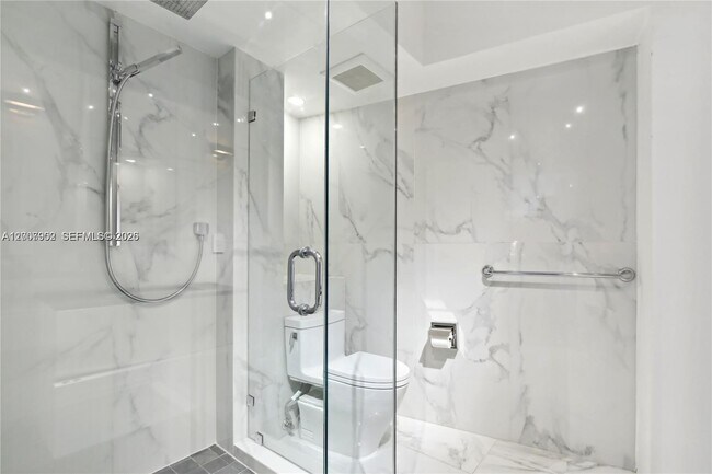 Building Photo - 5255 Collins Ave