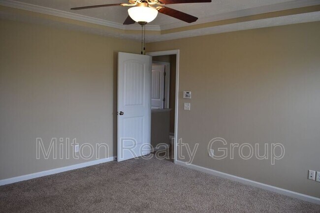 Building Photo - 38 Hanson Ct