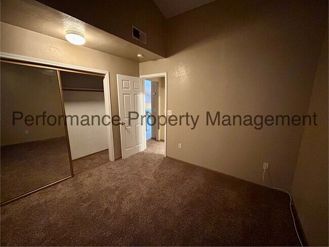 Building Photo - Stunning 4 Bed/3 Bath Home in SW Bakersfield w/ RBP & $0 Deposit Option