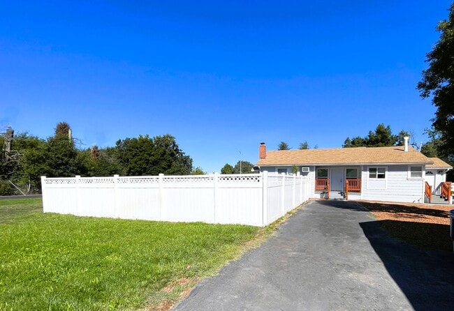 Building Photo - 5250 Whispering Creek Dr