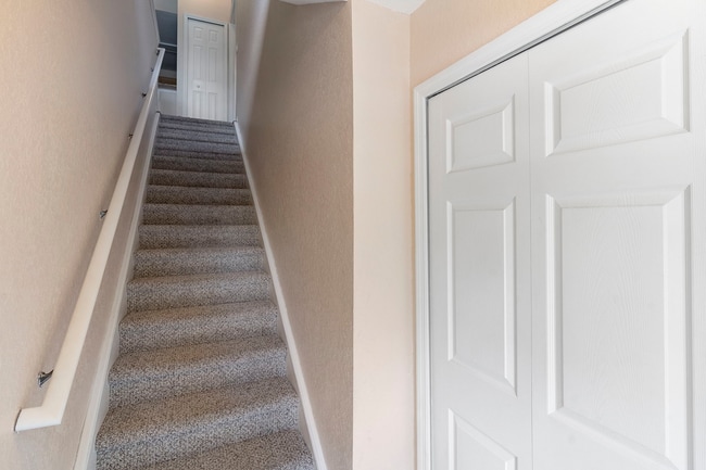 Building Photo - 3-Bed/2 Bath Gated Condo Fantastic Amenities!