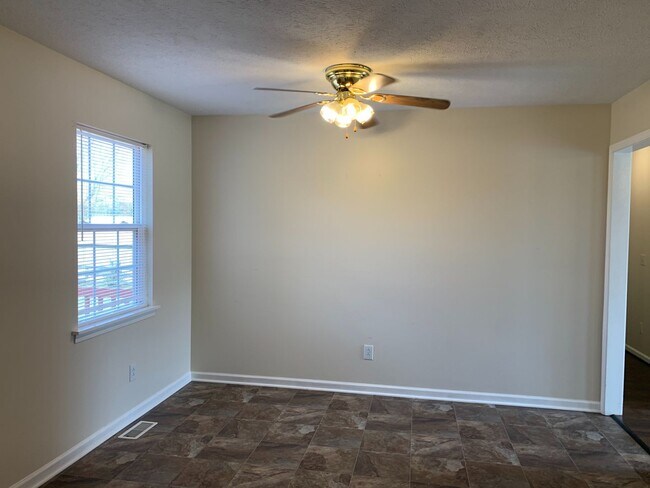 Building Photo - Adorable 3 Bedroom Home with Large Yard!...