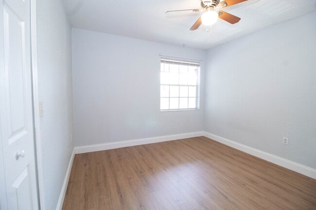 Building Photo - 14036 Fairway Island Dr