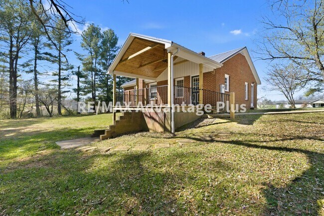 Building Photo - Beautiful brick home with full basement in Prospect