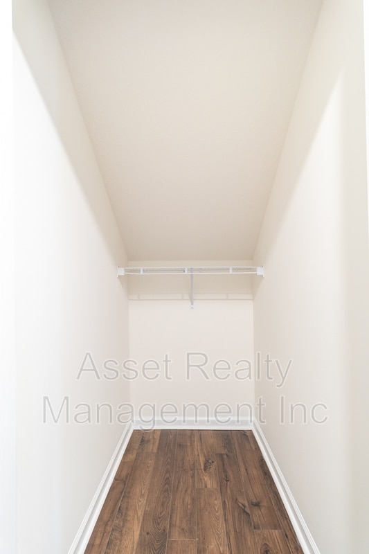 Building Photo - 329 Aspen Dr