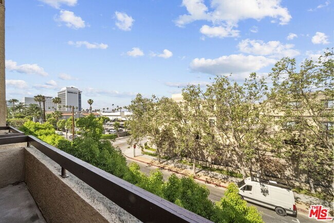 Building Photo - 14572 Dickens St