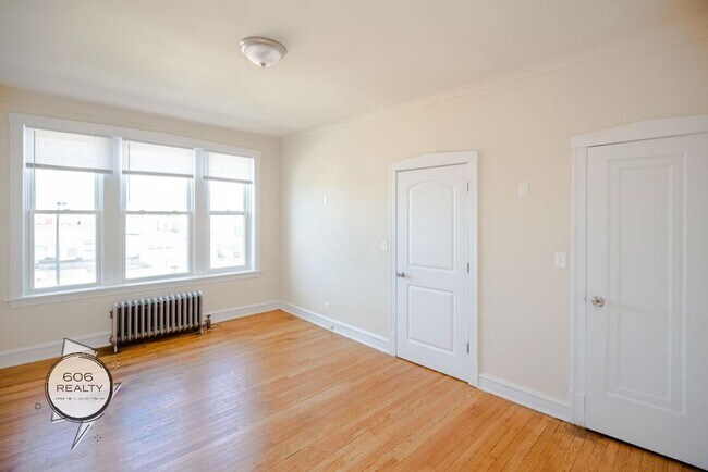 Building Photo - Rehabbed Units in Cicero!