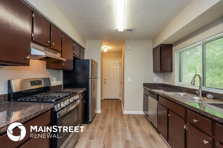 Building Photo - 8415 N Pond Ct