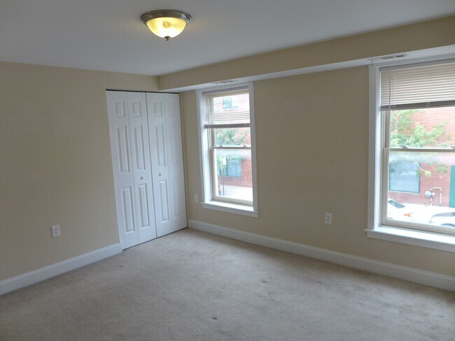 Building Photo - 43 E Henrietta St