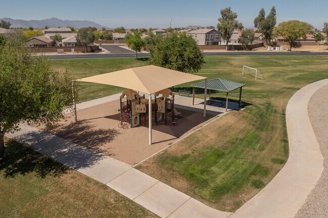 Building Photo - 36354 W San Clemente Ave