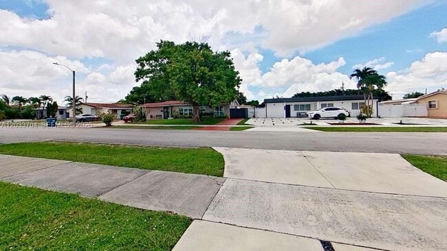 Building Photo - 3030 SW 96th Ave