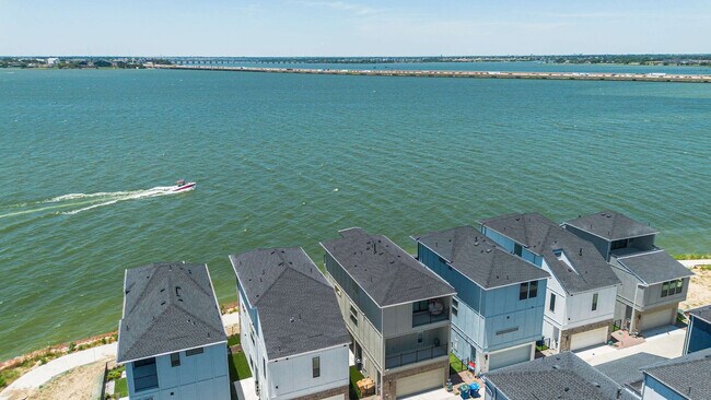 Building Photo - 516 Secretariat Dr