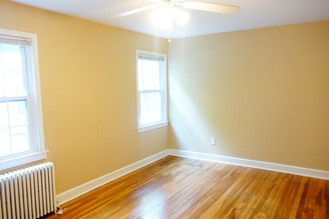 Building Photo - 8409 Greenwood Ave