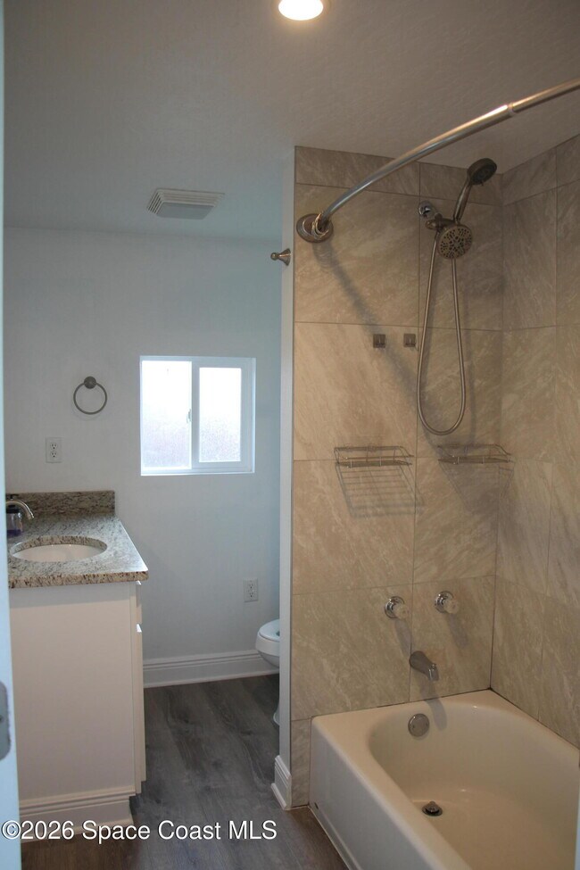 Building Photo - 904 Kensington Dr