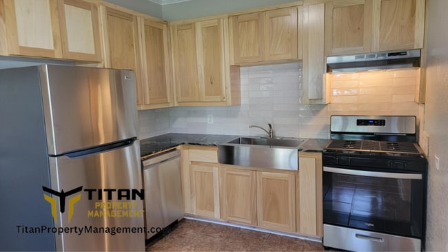 Building Photo - Large 2bed/2bath home